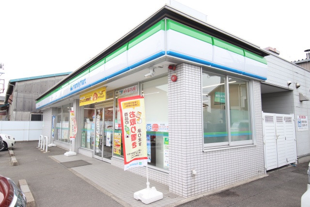 コンビニ　ファミリーマート 中川押元町店（コンビニ）まで215m