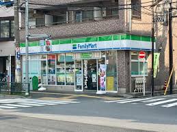コンビニ　ファミリーマート上中里三丁目店（コンビニ）まで384m