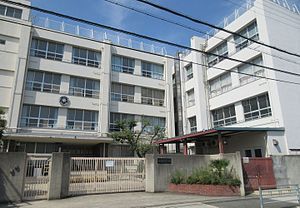 小学校　大阪市立加美東小学校（小学校）まで777m