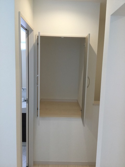玄関　※他部屋の写真です。