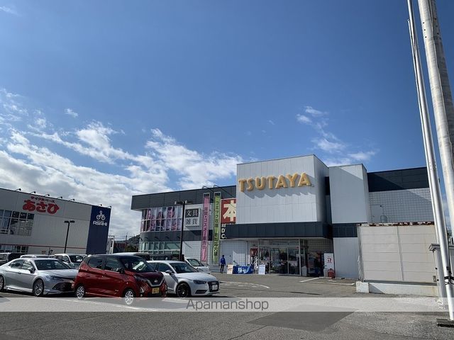レンタルビデオ　ＴＳＵＴＡＹＡ　南国店（レンタルビデオ）まで1423m