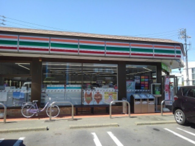 コンビニ　セブンイレブン更埴市民体育館前（コンビニ）まで700m