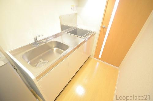 キッチン　実際のお部屋と異なる場合がございます。