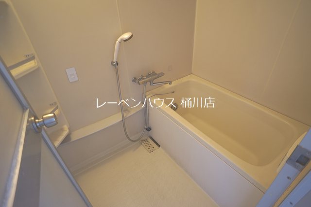 バス・シャワールーム　レーベンハウス桶川店へ　048-787-5511