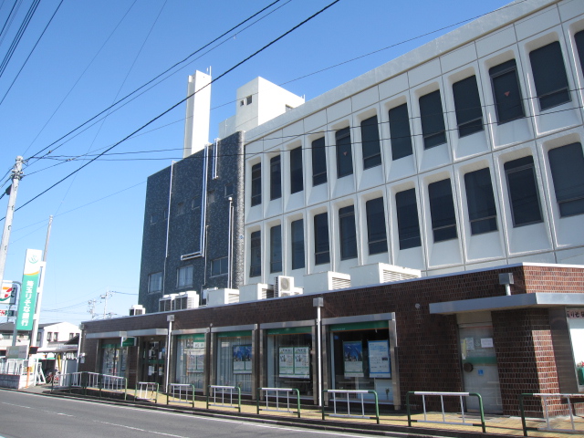 銀行　埼玉りそな銀行 桶川支店（銀行）まで402m