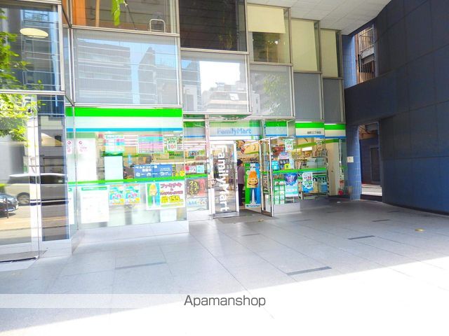 コンビニ　ファミリーマート（コンビニ）まで334m