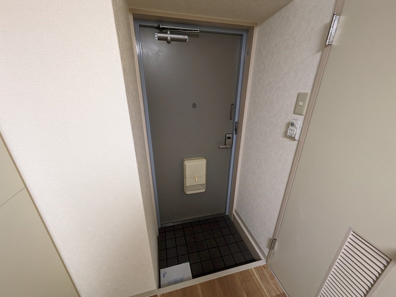 ジュネス南塚口の玄関写真