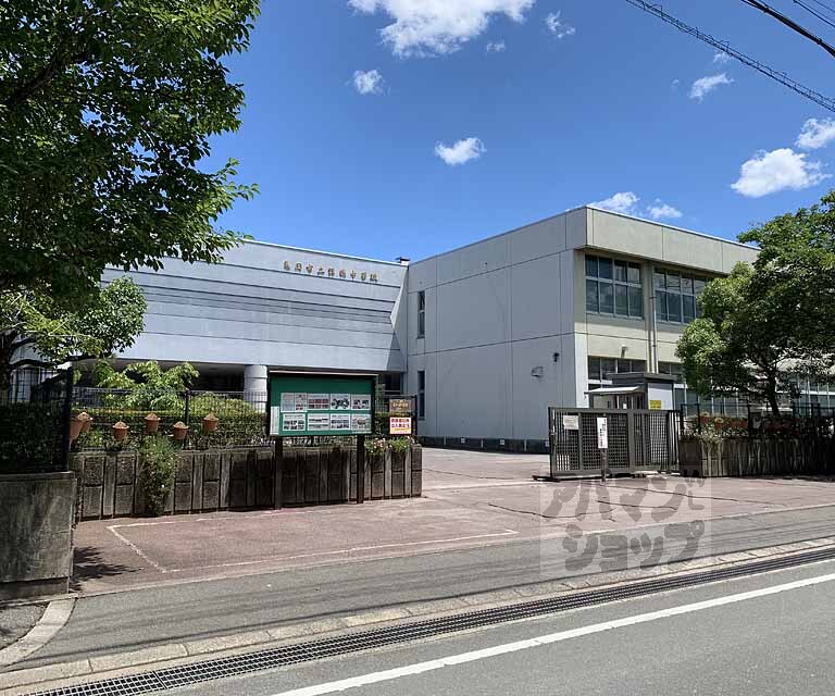 中学校　詳徳中学校（中学校）まで550m