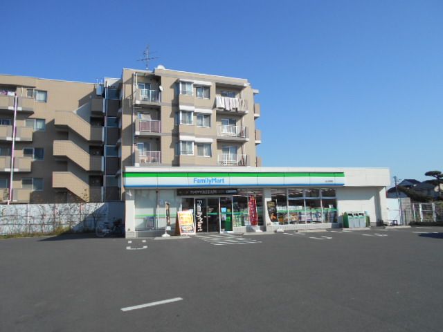 コンビニ　ファミリーマート越谷恩間店（コンビニ）まで611m