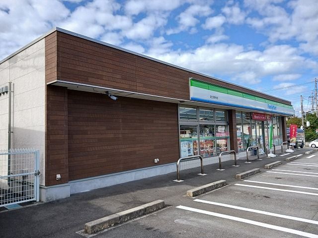 コンビニ　ファミリーマート富士宮野中店（コンビニ）まで500m