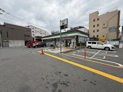 コンビニ　ファミリーマート 九条南二丁目店（コンビニ）まで398m