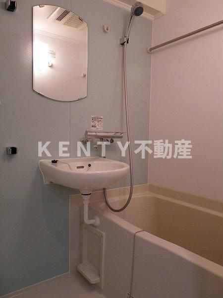 バス・シャワールーム　コンパクトで使いやすいお風呂です 別部屋参考写真