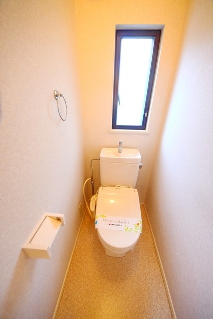 トイレ　落ち着いた色調のトイレです♪