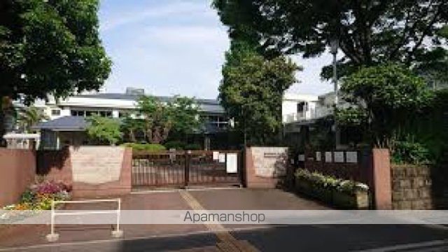 小学校　広島市立本川小学校（小学校）まで423m