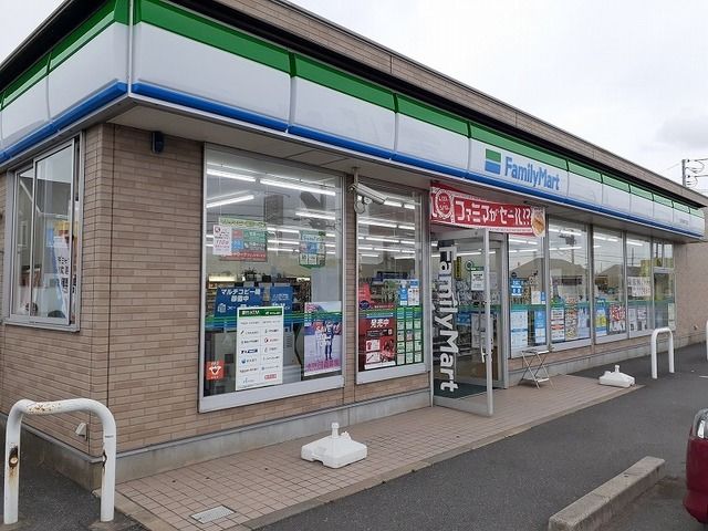 コンビニ　ファミリーマート（コンビニ）まで450m
