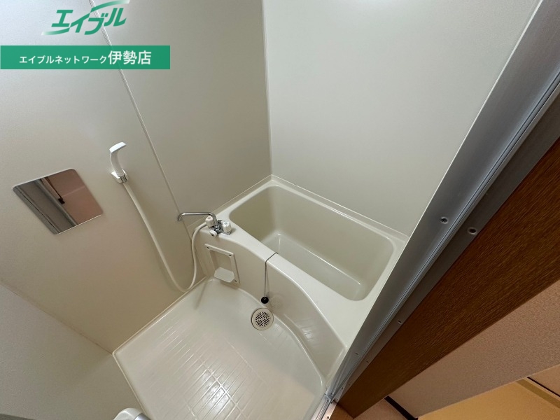 バス・シャワールーム　同物件別部屋のお写真です。