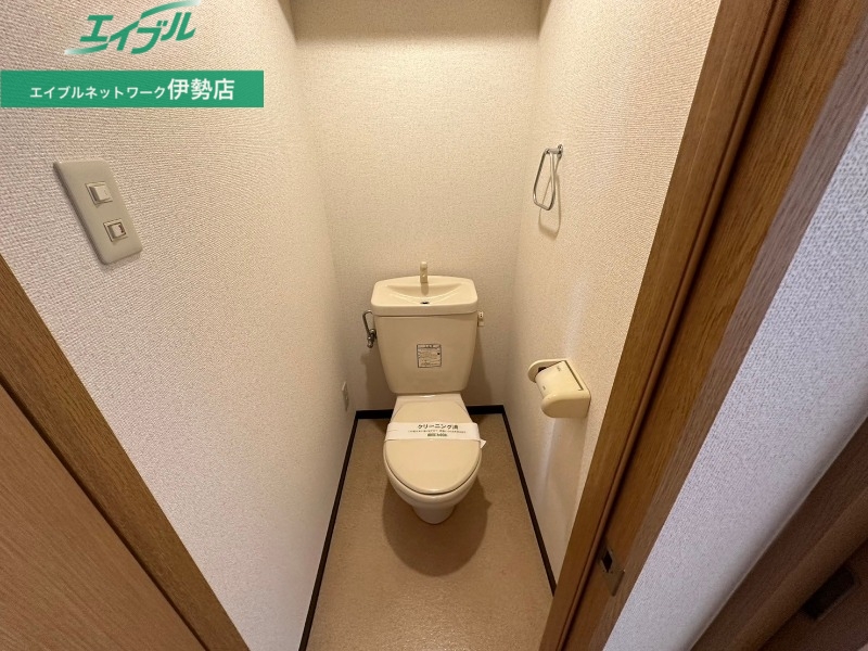 トイレ　同物件別部屋のお写真です。