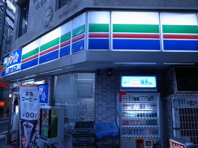 コンビニ　コンビニ（コンビニ）まで273m