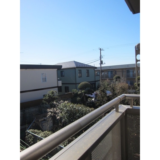 居室・リビング　白基調の清潔感あふれるお部屋です