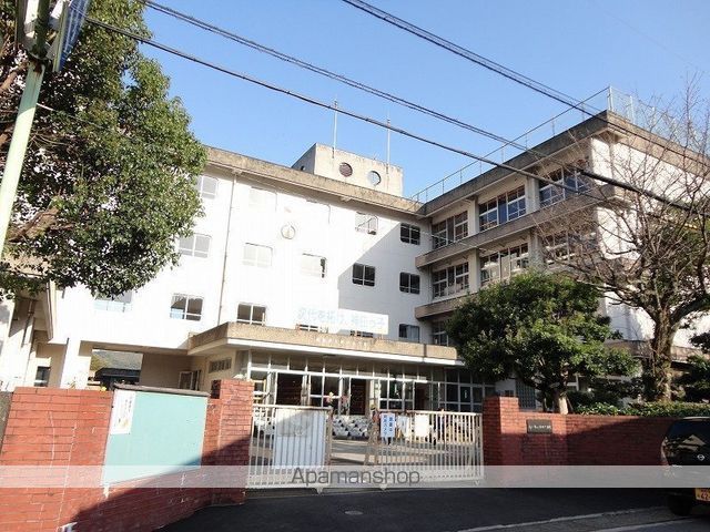 小学校　高知市立神田小学校（小学校）まで698m