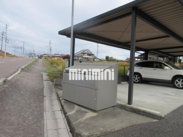 駐車場　敷地内ゴミ捨て場