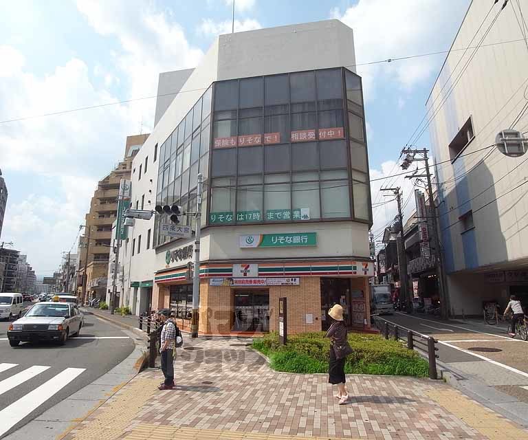 銀行　りそな銀行 四条大宮支店（銀行）まで150m