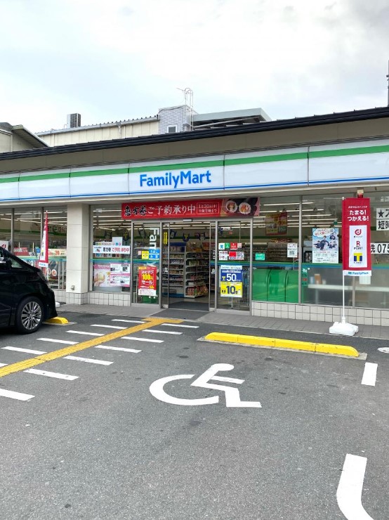 コンビニ　ファミリーマート 京都清水焼団地店（コンビニ）まで109m