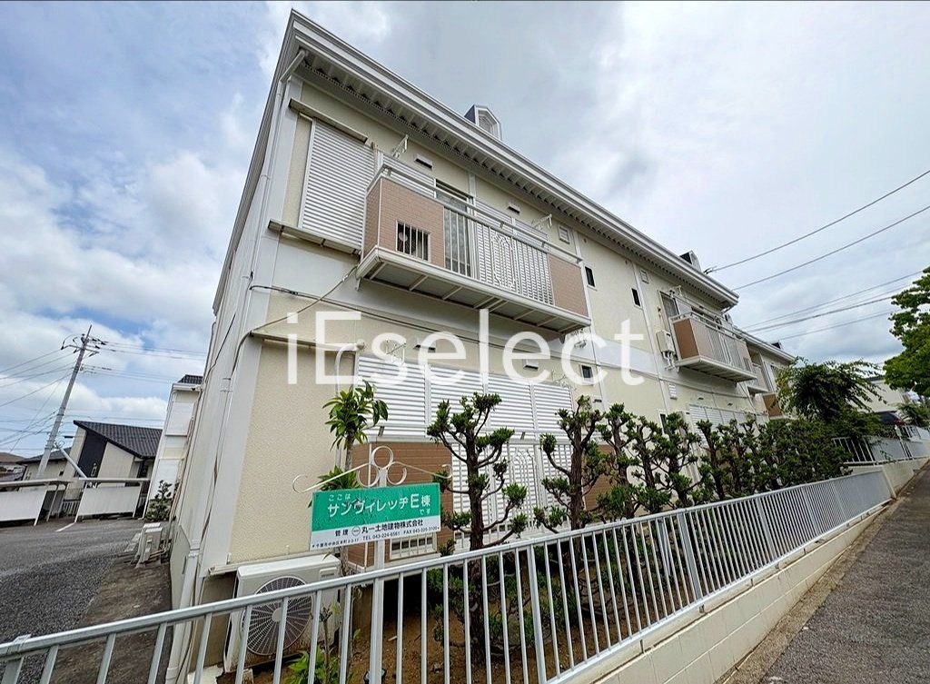 建物外観　都市ガス、インターネット無料！角部屋のお部屋です♪