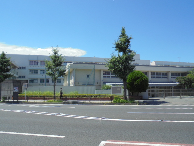 中学校　横浜市立港南中学校（中学校）まで129m
