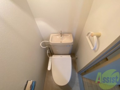 トイレ　こちらがウォシュレット付きトイレになります。