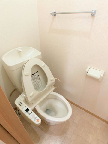 トイレ　別部屋同一間取りのお写真となります。