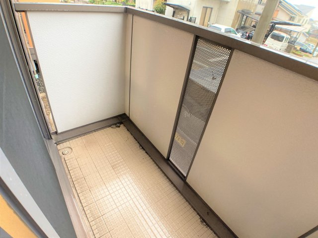 バルコニー　別部屋同一間取りのお写真となります。