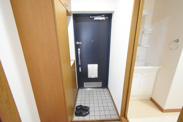 玄関　別部屋参考写真、現況優先になります。