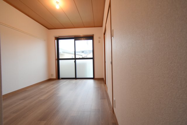 居室・リビング　別部屋参考写真、現況優先になります。