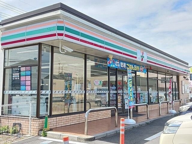 コンビニ　セブンイレブン　小木３丁目店（コンビニ）まで300m