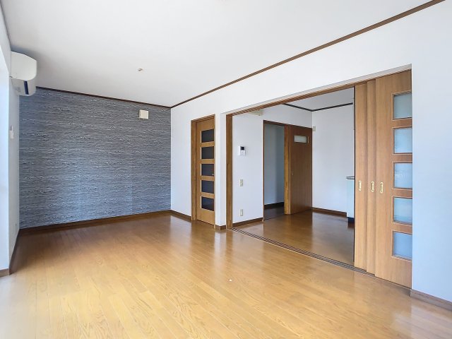 居室・リビング　掲載写真は同型モデルを掲載しており実際のお部屋と仕様等が異な
