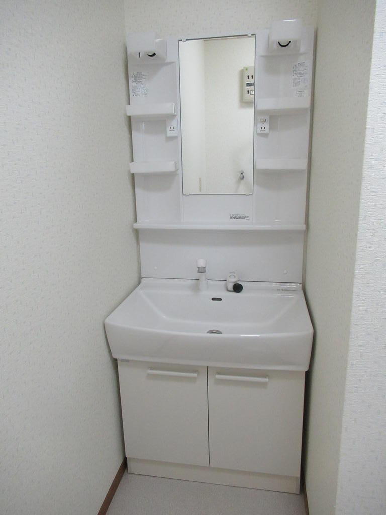 洗面設備　同物件、同仕様　新品に交換予定です。