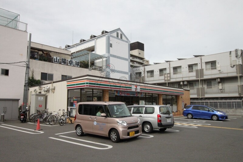 コンビニ　セブンイレブン大阪沢之町2丁目店（コンビニ）まで396m