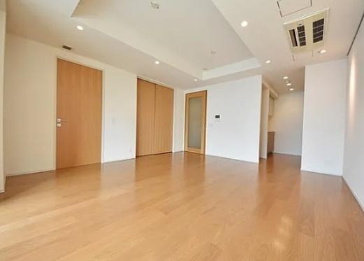 ＪＲ山手線 恵比寿駅 徒歩14分 5階建 築13年の居間写真