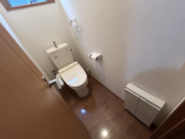 トイレ　左右反転