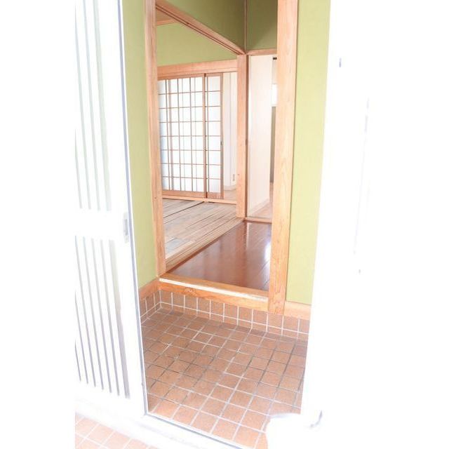 玄関　別部屋・別間取りの写真です。現況は異なり
