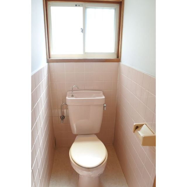 トイレ　別部屋・別間取りの写真です。現況は異なり