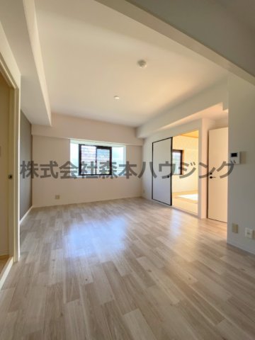 メゾンプレセアの居間写真