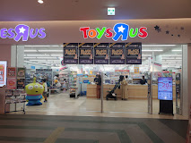 ショッピングセンター　トイザらスベビーザらスみなとみらい店（ショッピングセンター）まで184m