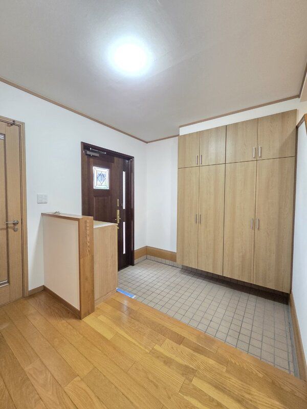 東急東横線 学芸大学駅 徒歩11分 2階建 築33年の玄関写真