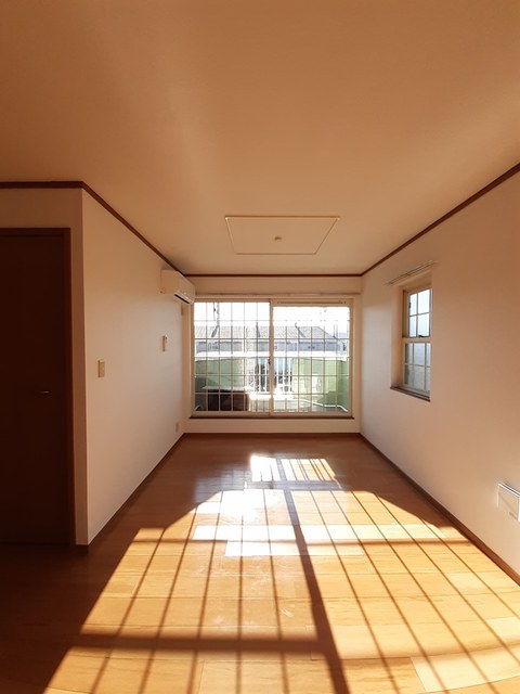 シャンソレイユの居間写真