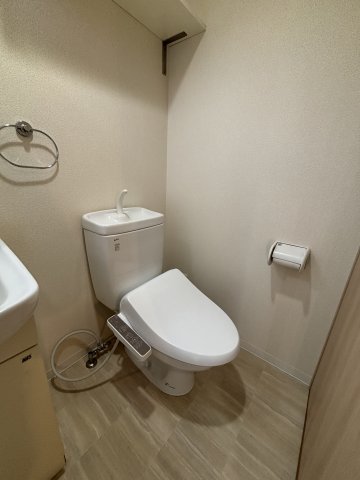 地下鉄千日前線 日本橋駅 徒歩1分 15階建 築20年のトイレ写真