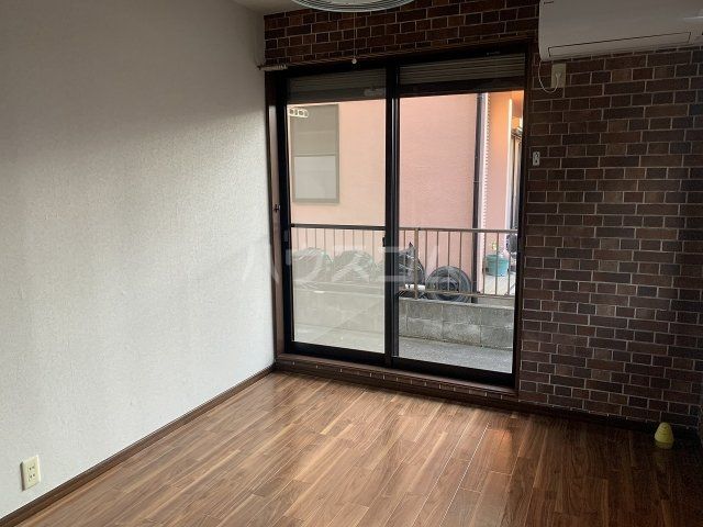 Patio Heightsの居間写真