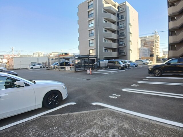 駐車場　駐車場