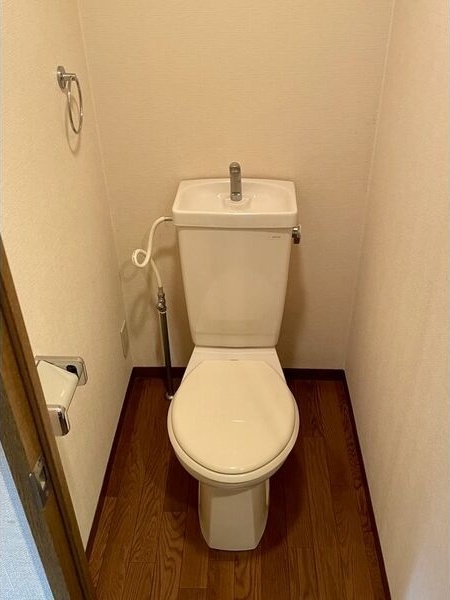 地下鉄桜通線 久屋大通駅 徒歩4分 11階建 築31年のトイレ写真